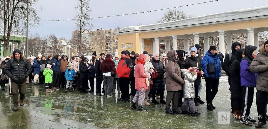 С блинами и в сугробах: как прошла Масленица в Нижнем Новгороде — фоторепортаж - фото 32