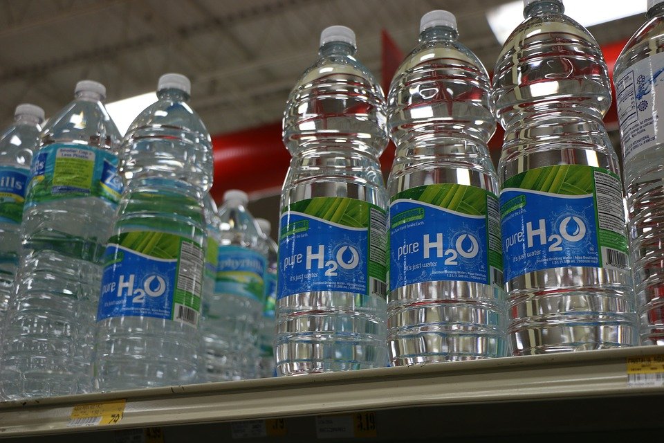 Какой вред здоровью причиняет магазинная вода из пластиковых бутылок - фото 3