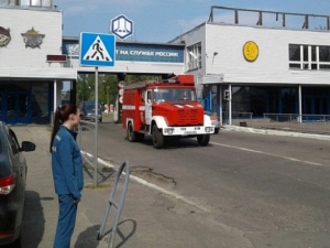 Специалисты проверяют воздух в Дзержинске после взрыва на заводе имени Свердлова