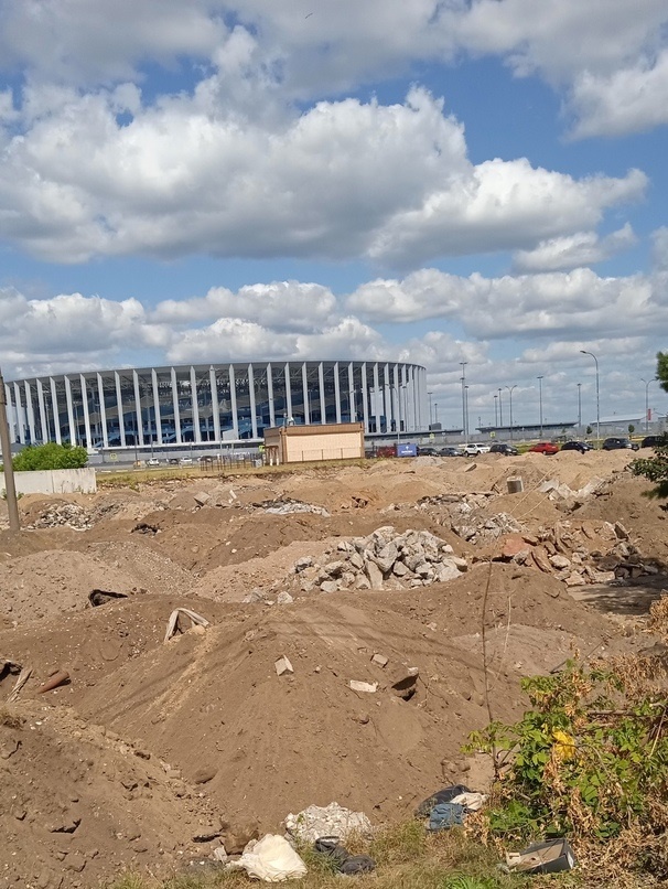 Свалка строительного мусора образовалась рядом со стадионом &laquo;Нижний Новгород&raquo; - фото 1