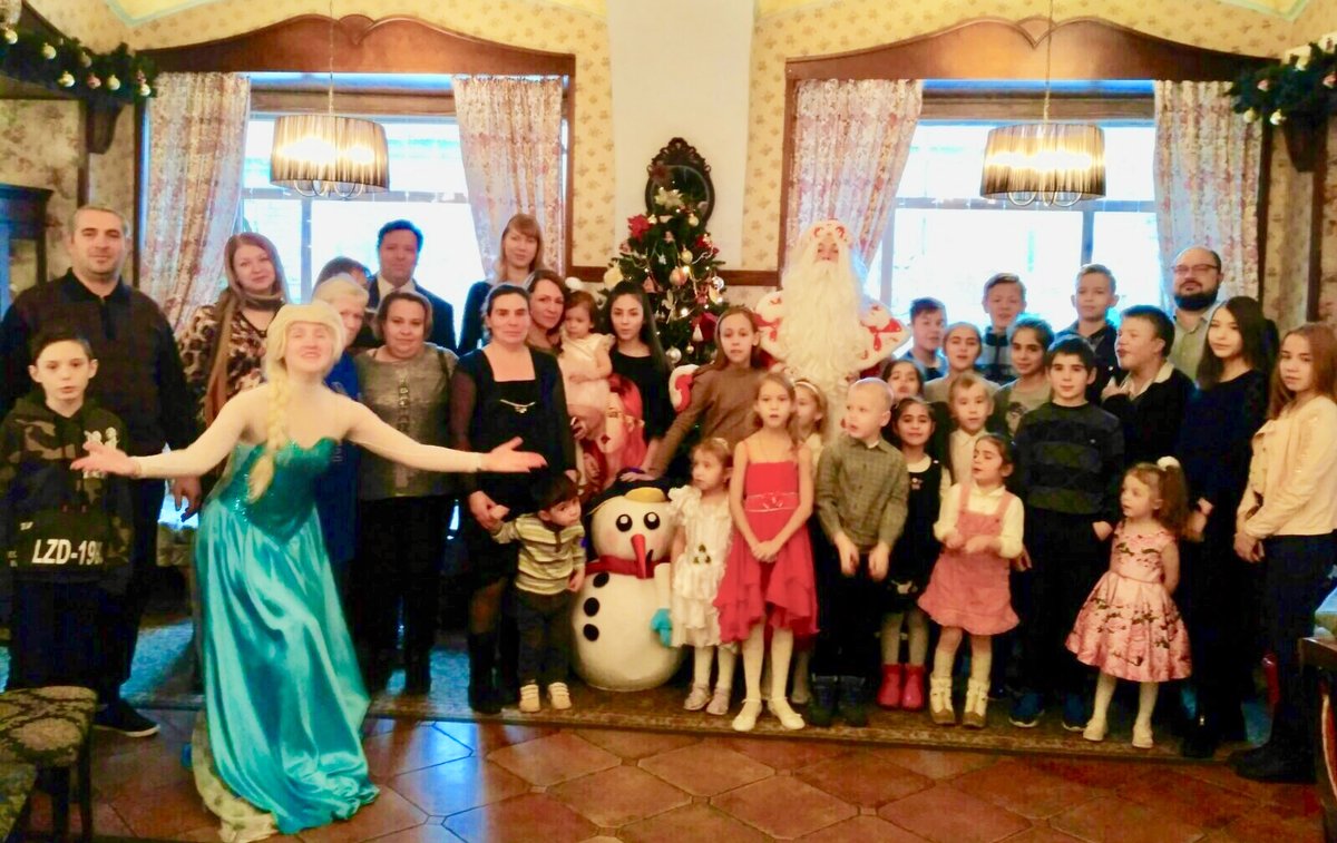 Новогоднее торжество для многодетных семей провел Благотворительный фонд Олега Кондрашова в Нижнем Новгороде - фото 4