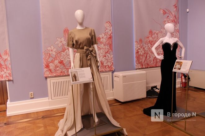 О чем рассказали платья: выставка костюмов с историей проходит в Нижнем Новгороде - фото 31