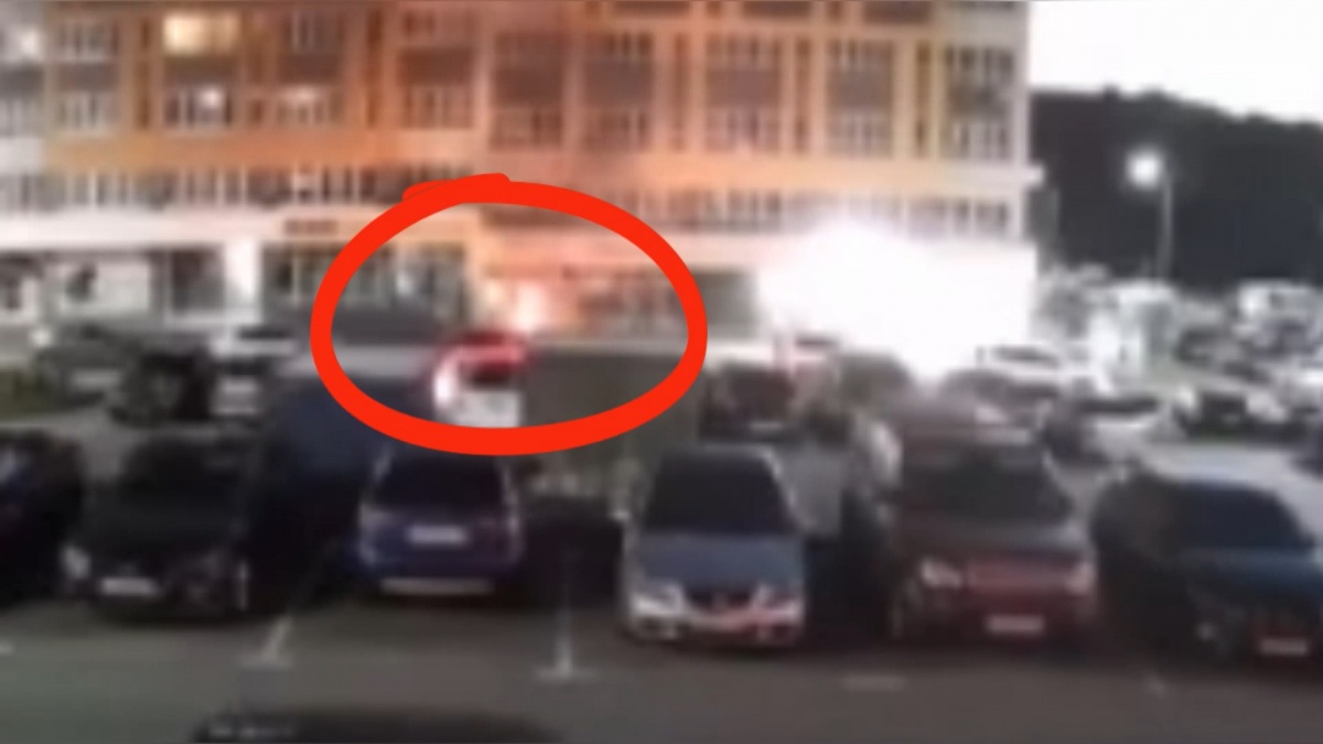 Ревнивый нижегородец на улице Романтиков поджег машину бывшей жены - фото 1